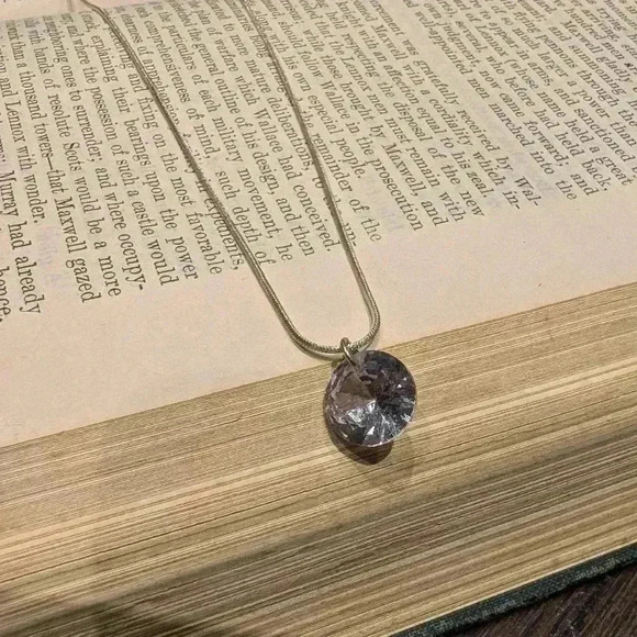 Joe fresh necklace silvertone with  clear gemstones - Picture 6 of 9